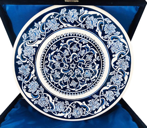 Mavi Beyaz Rumi Desenli İznik Çini Tabak